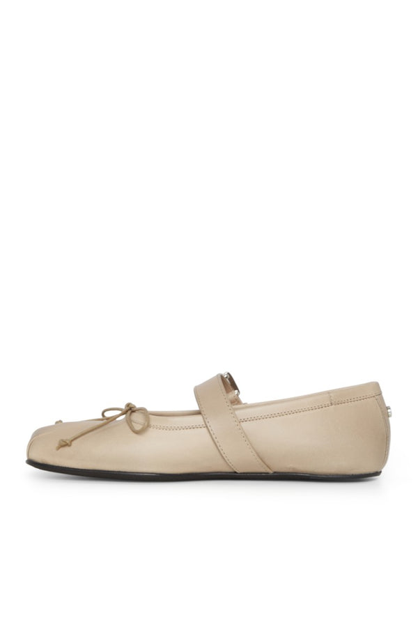 Zoey Ballerinas with Belt